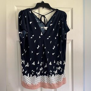 Max Studio geo top stretch jersey blouse shirt navy blue pink M v-neck pleated